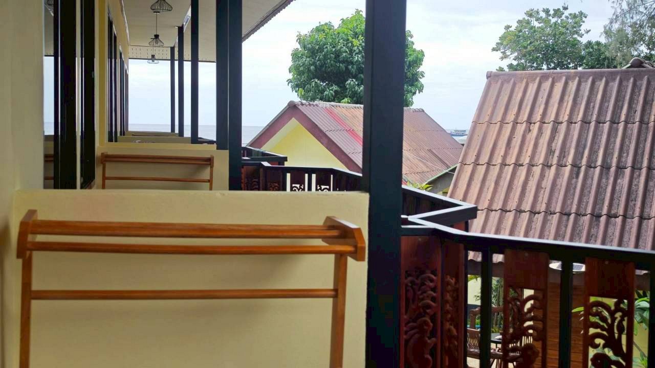 Grand Deluxe Sea View at Balcony