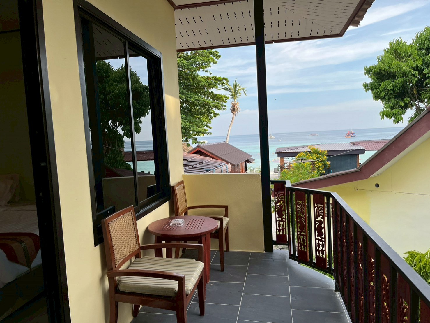 Grand Deluxe Sea View at Balcony